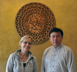 Ingrid Kurtz mit Tai Chi-Meister Feng aus China